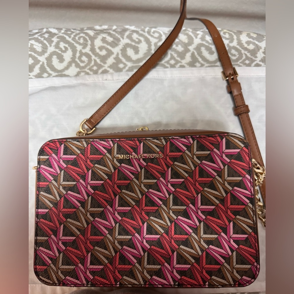 Authentic MK Signature Jet Set Crossbody